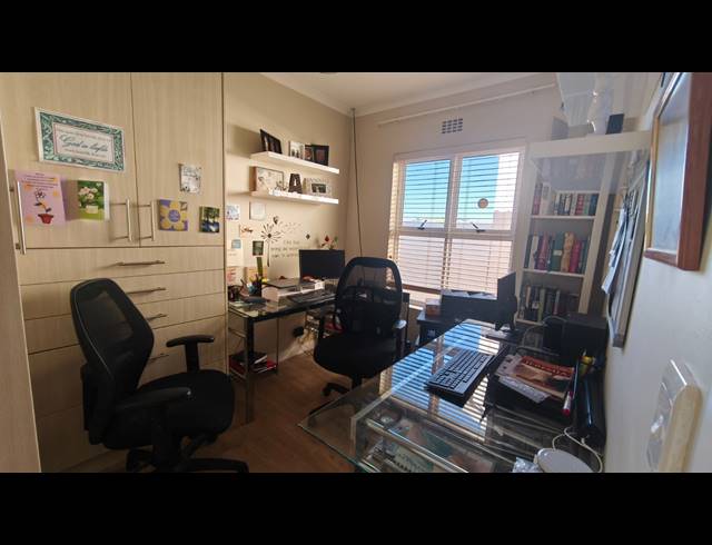 3 BEDROOM FREESTANDING FOR SALE IN SUNNINGDALE